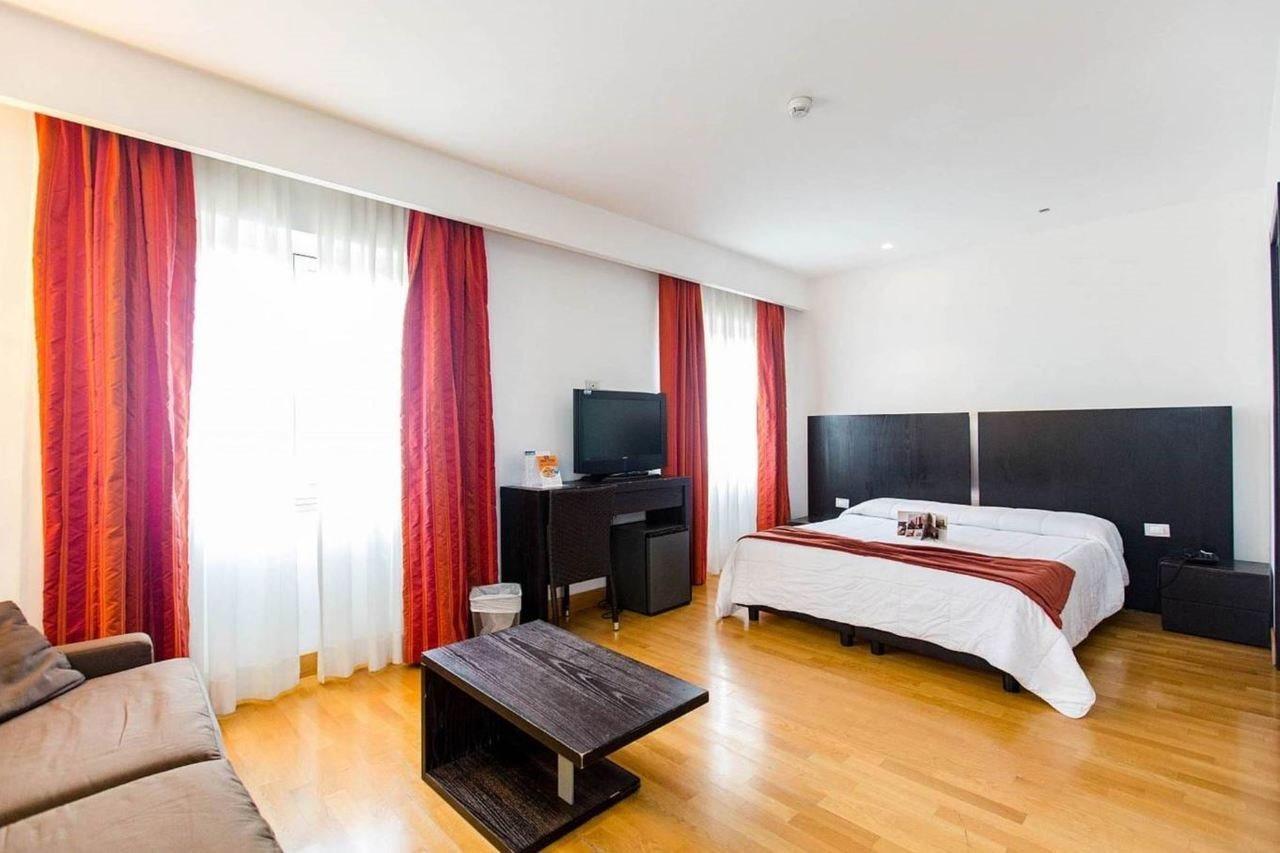 Lh Hotel Excel Roma Montemario Exteriör bild