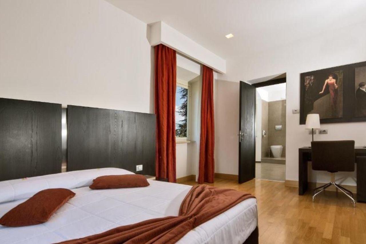 Lh Hotel Excel Roma Montemario Exteriör bild