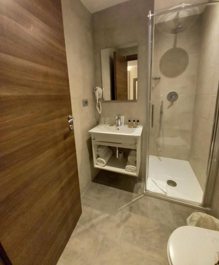 Lh Hotel Excel Roma Montemario Exteriör bild