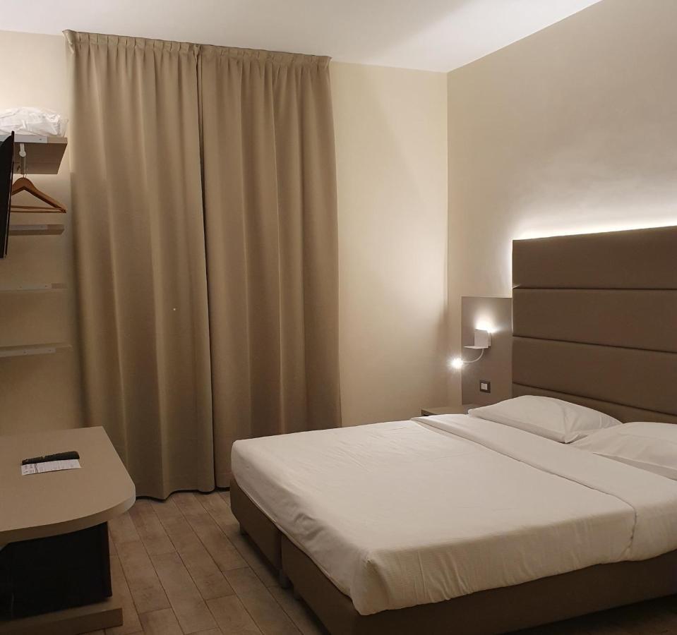 Lh Hotel Excel Roma Montemario Exteriör bild