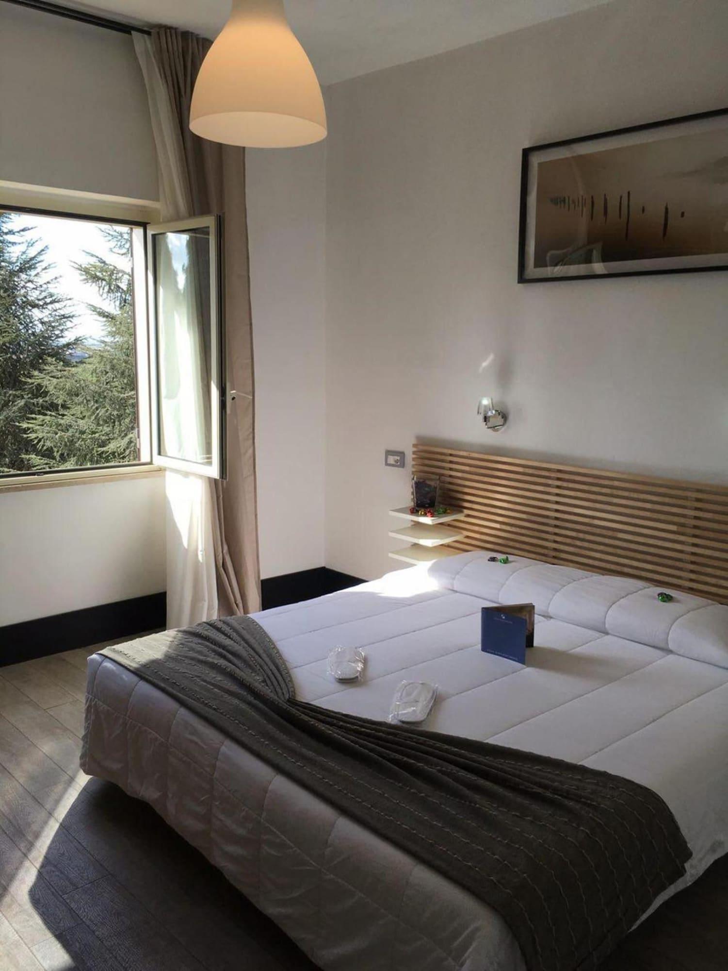 Lh Hotel Excel Roma Montemario Exteriör bild