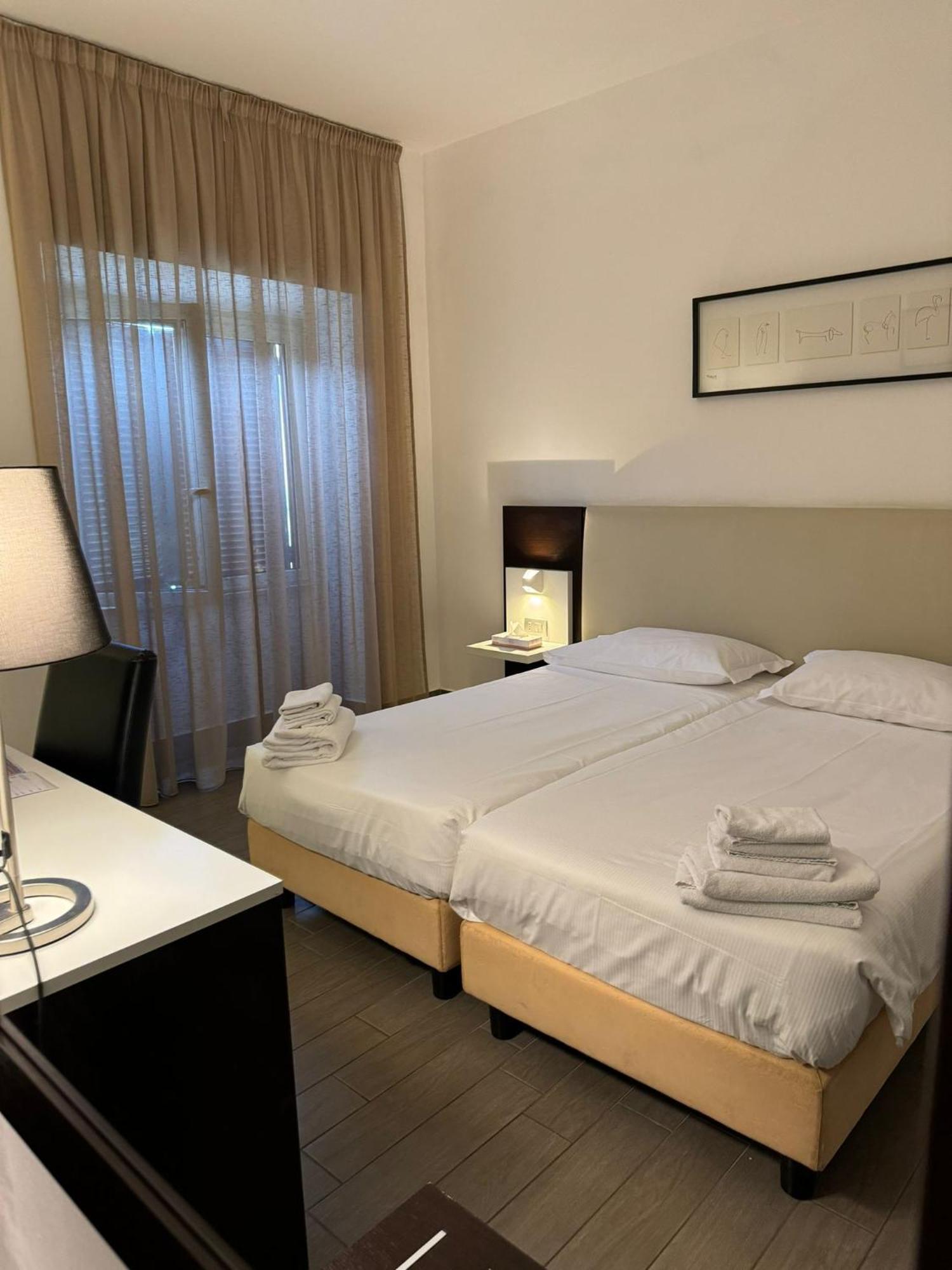 Lh Hotel Excel Roma Montemario Exteriör bild