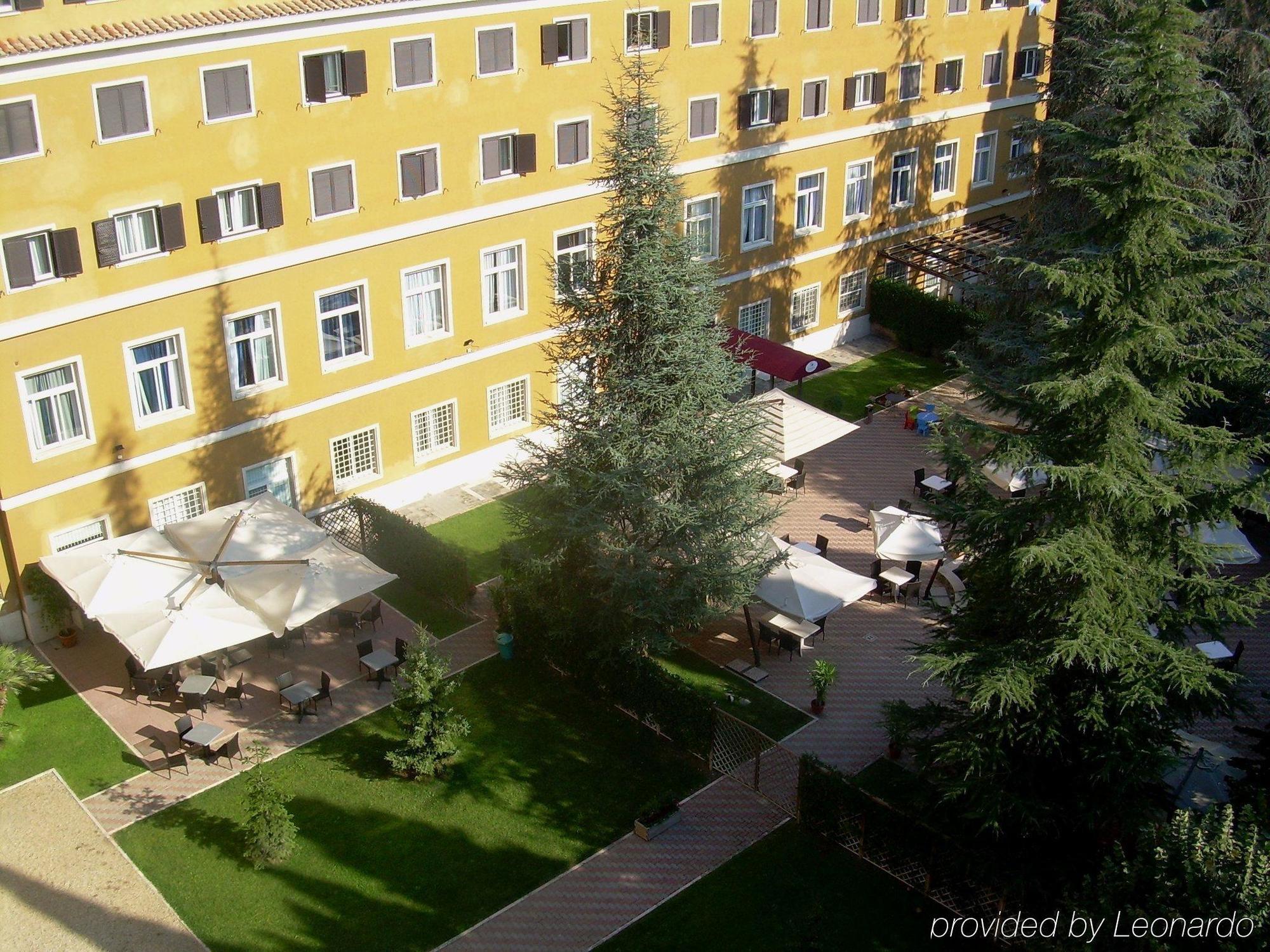 Lh Hotel Excel Roma Montemario Exteriör bild