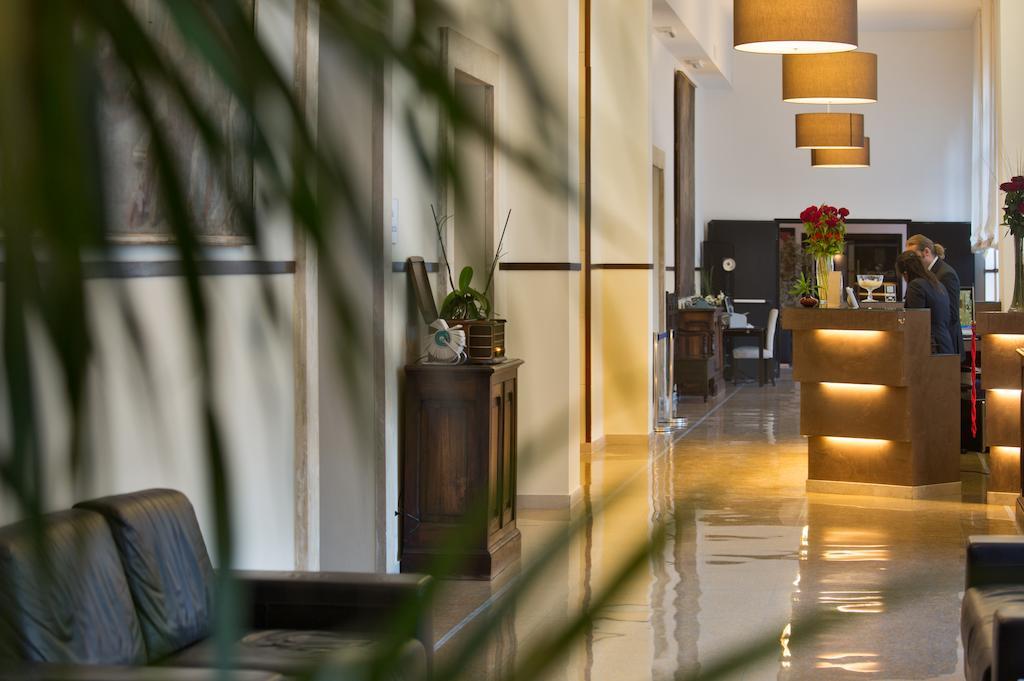 Lh Hotel Excel Roma Montemario Exteriör bild